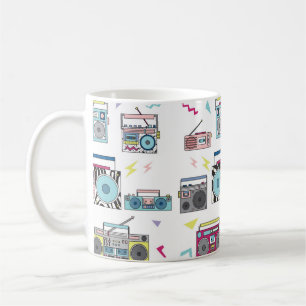 Een set van verschillende  cassettespelers. Retro  Koffiemok