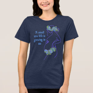 Een Silhouet van een Zwangere Vrouw met Citaat Tri-Blend Shirt