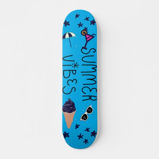 Een skateboard met een levendig design erop. (Voorkant)