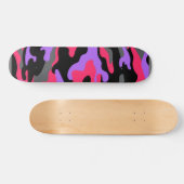 Een skateboard met een levendig design erop. (Horizontaal)