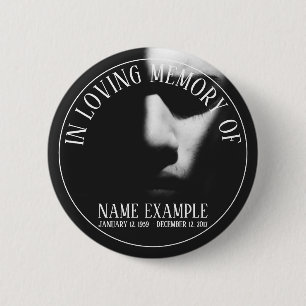 Een slapend gezicht in halve schaduw ronde button 5,7 cm