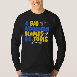 Een slechte arbeider beschuldigt zijn gereedschap t-shirt