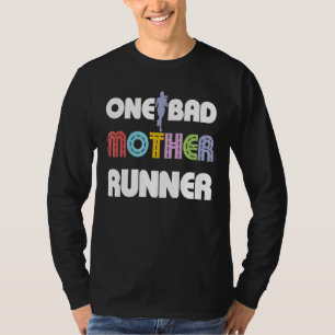 Een slechte moeder runner met marathon 5.000 moede t-shirt