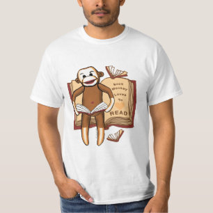 Een sokken aap leest t-shirt