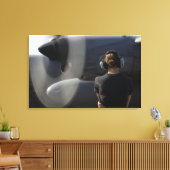 Een soldaat bewaakt de prestaties canvas afdruk (Insitu (Woonkamer))