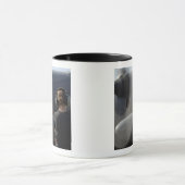 Een soldaat bewaakt de prestaties mok (Midden)