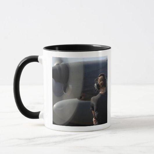 Een soldaat bewaakt de prestaties mok (Links)