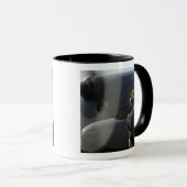 Een soldaat bewaakt de prestaties mok (Voorkant rechts)