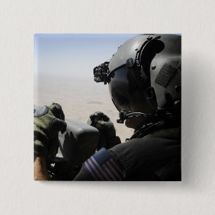 Een soldaat biedt veiligheid vierkante button 5,1 cm