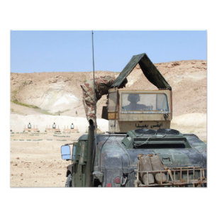 Een soldaat geeft opdracht aan een Irakese soldaat Foto Afdruk