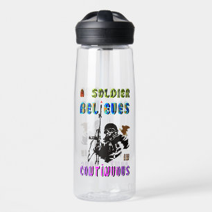 Een soldaat gelooft in continu waterfles
