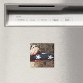 Een soldaat houdt de Amerikaanse vlag. Magneet (Insitu (Vaatwasser))