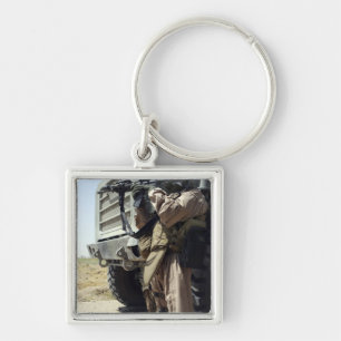 Een soldaat zorgt voor de veiligheid van mariniers sleutelhanger