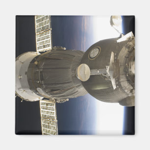 Een Soyuz ruimteschip dat door de Aarde is terugge Magneet