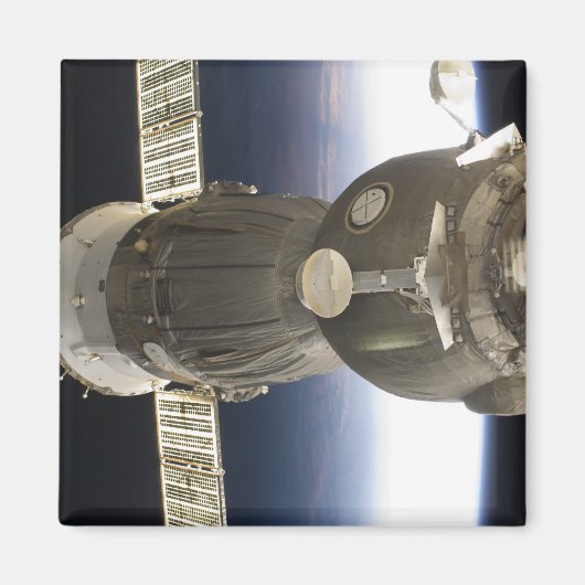 Een Soyuz ruimteschip dat door de Aarde is terugge Magneet (Voorkant)