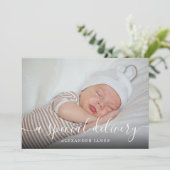 Een speciale bezorging Script Baby Boy Foto Geboor Aankondiging (Staand voorkant)