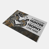 Een speciale jager en zijn ultieme trofee deurmat (Schuin)