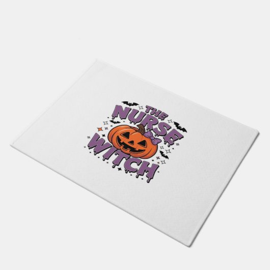Een speels ontwerp met een pompoenheks met een deurmat (Schuin)