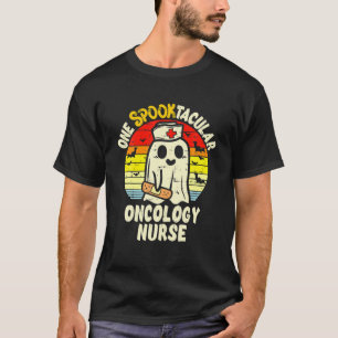 Eén Spooktaculaire oncologie Nurse Halloween Ghost T-shirt