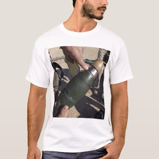Een squad leider richt aan een vertraging het plaa t-shirt (Voorkant)