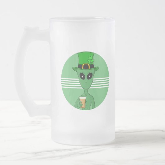 Een St. Patrick's Alien Matglas Bierpul (Links)