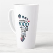 "Een stap naar duizend kilometer" Latte Mok (Linkerhoek)