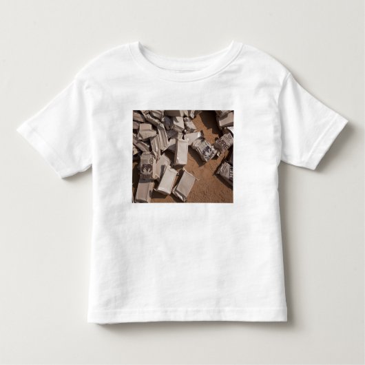 Een stapel maaltijden klaar om te eten kinder shirts (Voorkant)