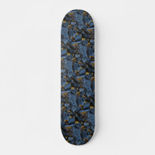 Een stenen muur in Kroatische stijl Skateboard