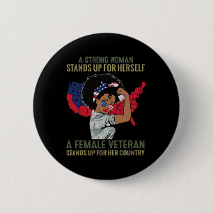 Een sterke vrouw staat voor zichzelf Een vrouwelij Ronde Button 5,7 Cm