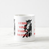 Een sterke vrouw staat voor zichzelf Mok (Center)
