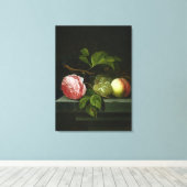 Een stilstaand leven met een Roos, druiven en stra Canvas Afdruk (Insitu (Houten vloer))