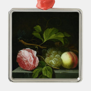 Een stilstaand leven met een Roos, druiven en stra Metalen Ornament