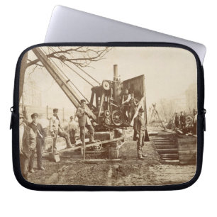 Een stoomkraan in bedrijf tijdens de bouw laptop sleeve