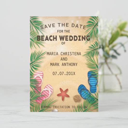 Een strand bruiloft bewaart de datum aankondiging (Staand voorkant)