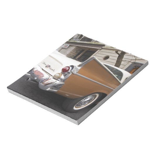 Een Studebaker Silver Hawk Classic Car geparkeerd  Notitieblok (Gedraaid)