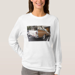 Een Studebaker Silver Hawk klassieke auto geparkee T-shirt