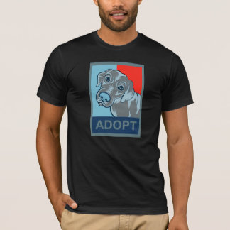 Een T-shirt voor de hond aannemen