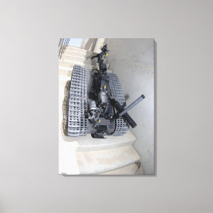 Een Talon 3B-robot-eenheid die een trap beklimt Canvas Afdruk