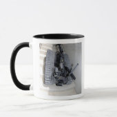 Een Talon 3B-robot-eenheid die een trap beklimt Mok (Links)