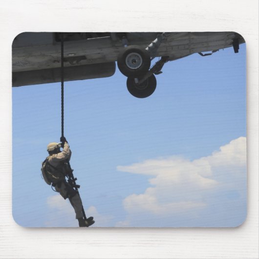 Een technicus voor het verwijderen van explosieven muismat (Voorkant)