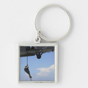 Een technicus voor het verwijderen van explosieven sleutelhanger