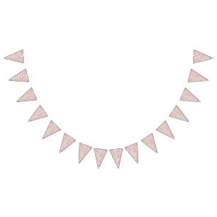 Een textiel met een patroon van roze en wit vlaggetjes