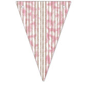 Een textiel met een patroon van roze en wit vlaggetjes (Derde vlag)