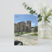 Een traditionele Griekse kerk in het moderne Olymp Briefkaart (Staand voorkant)