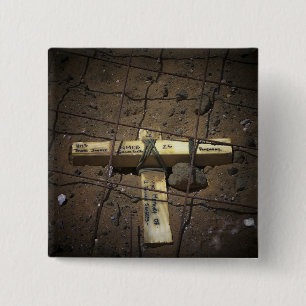 Een treinpersoneel plaatst een kruis vierkante button 5,1 cm