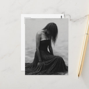 Een treurige vrouw in het water Zwart en wit Briefkaart