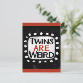 Een tweeling is een raar Briefkaart (Staand voorkant)