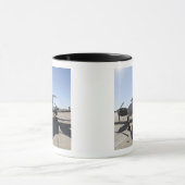 Een UC-12F King Air-vliegtuig Mok (Midden)