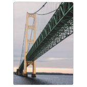 Een uitzicht Mackinac Bridge uit het Michigan-meer Klembord (Achterkant)