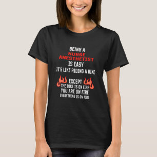 Een verpleegster zijn is een gemakkelijke CRNA-Hum T-shirt